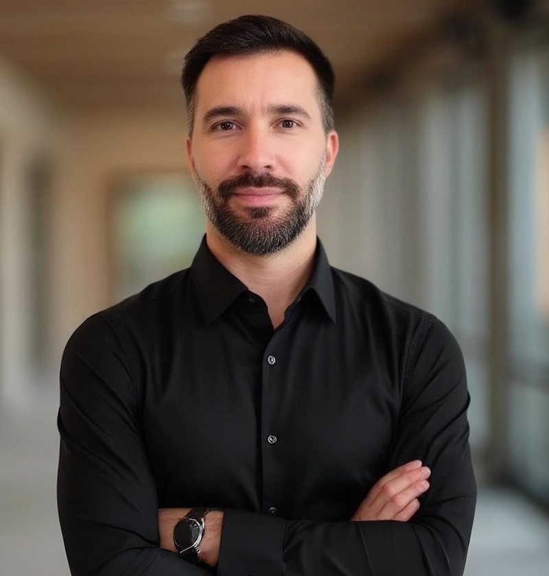 Portrait of Nicolás Matteucci, Account Director at PIPOL